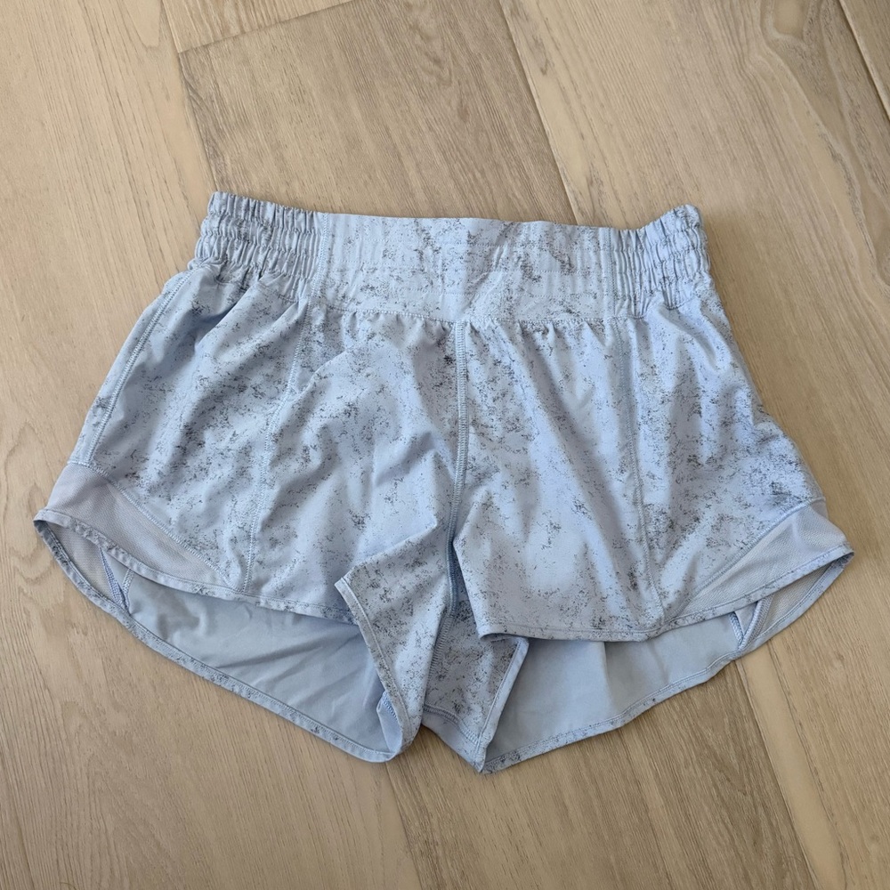 Lululemon Hotty Hot HR Short 2.5 - Size 8
